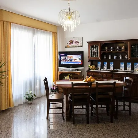 בית הארחה Acquamarina 3*