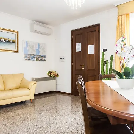 Acquamarina Guest house 2*